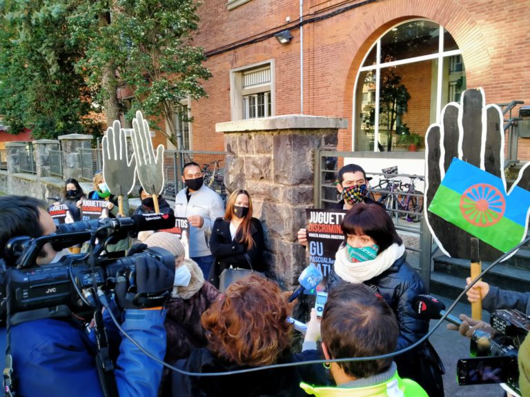 Gaz Kaló, SOS Racismo Nafarroa y LAB Nafarroa reclaman que se actúe en el caso de antigitanismo sufrido por Pascuala Amador en la empresa Juguetos
